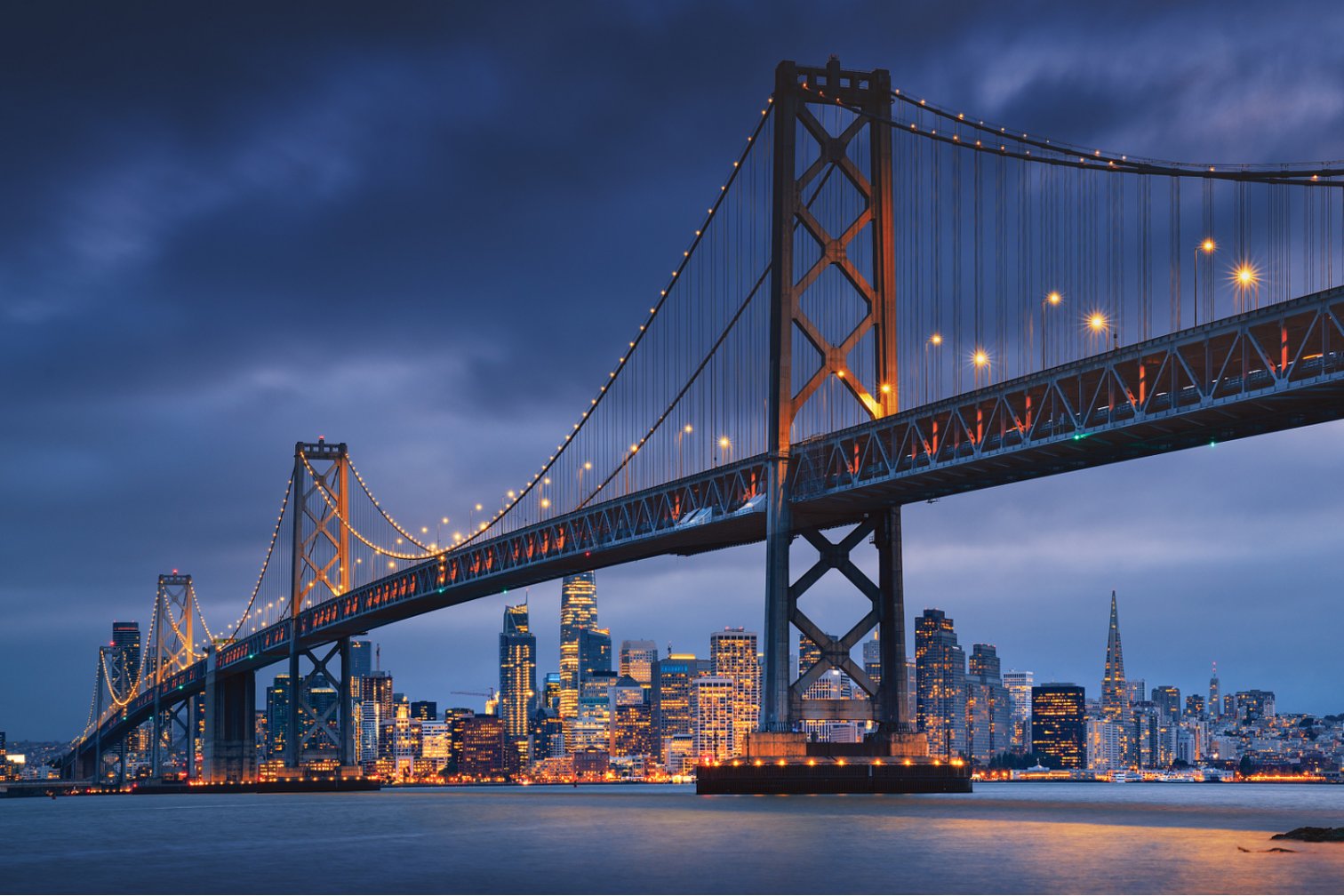 跨江大桥结构监测项目：海湾大桥夜景全景
